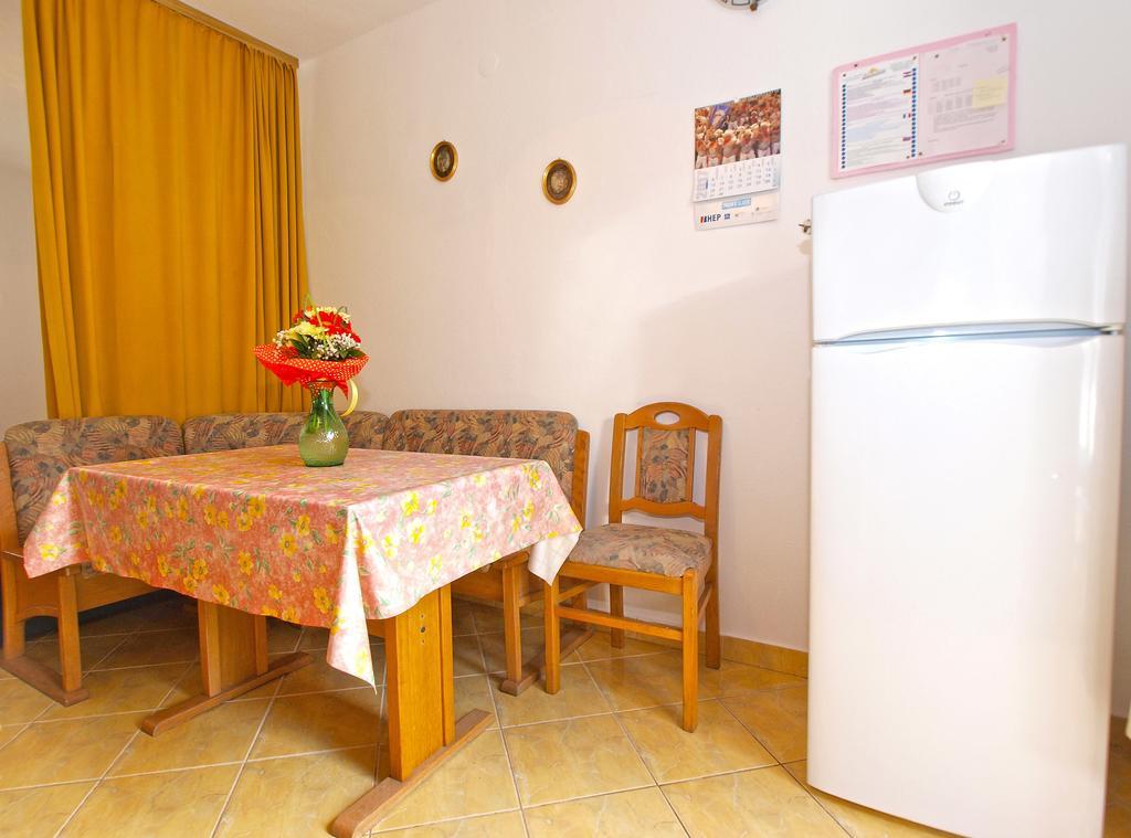 Apartments Branko 1348 Pula Bagian luar foto