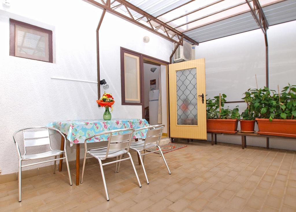 Apartments Branko 1348 Pula Bagian luar foto