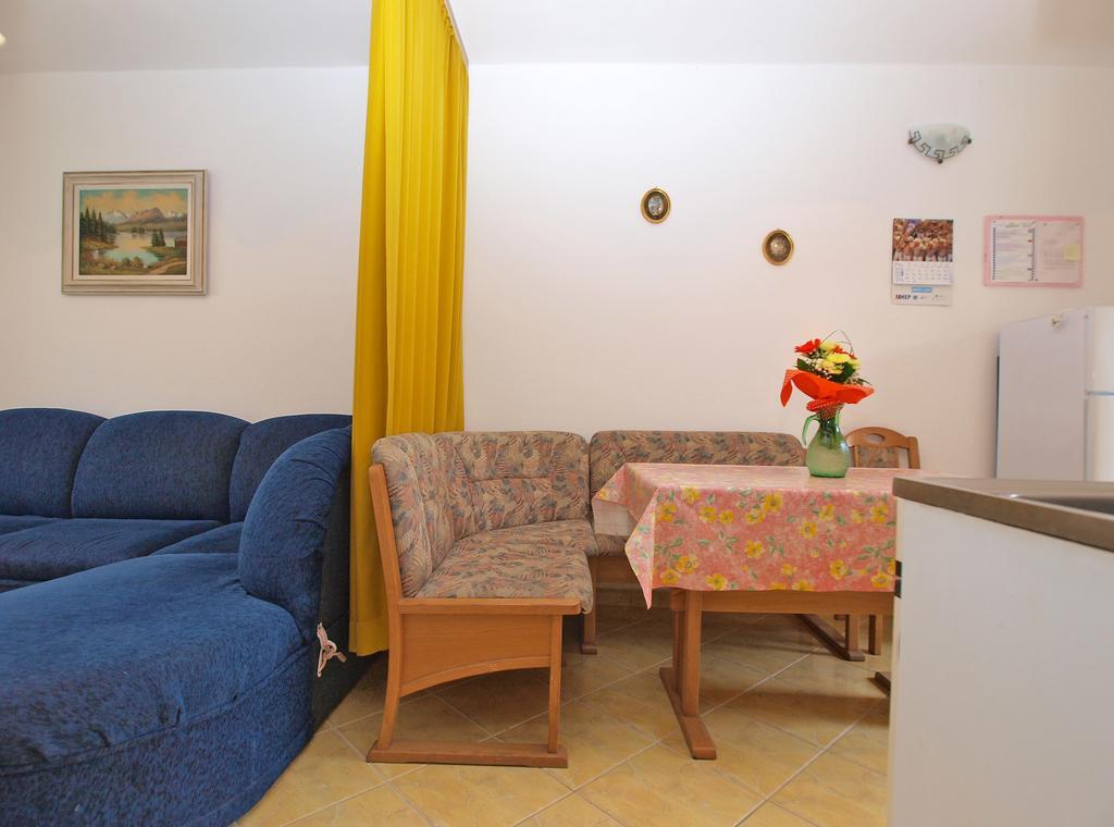 Apartments Branko 1348 Pula Bagian luar foto