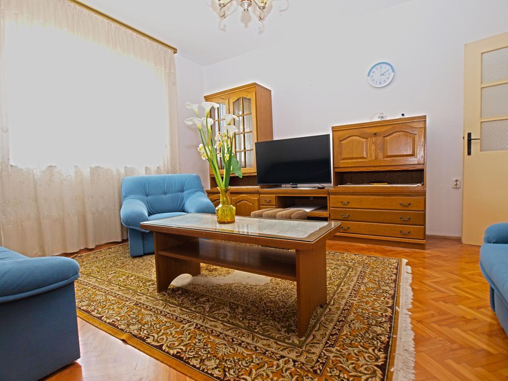 Apartments Branko 1348 Pula Bagian luar foto